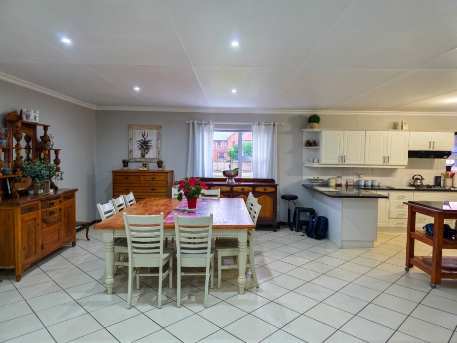 5 Bedroom Property for Sale in Wavecrest Eastern Cape